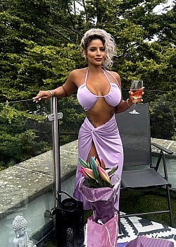 Samantha Kay (2)